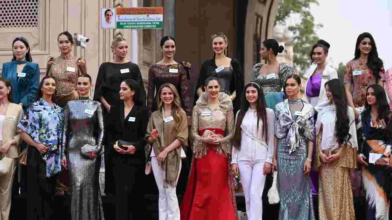 చార్మినార్ వద్ద ప్రపంచ అందాల భామల హెరిటేజ్ వాక్..