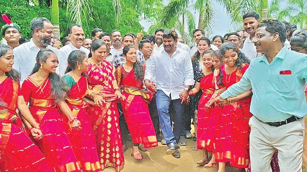 విద్యాభివృద్ధికి ప్రభుత్వం కృషి