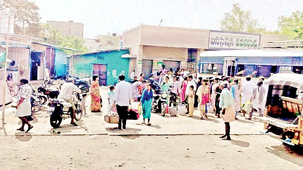 మండుటెండలోనే ప్రయాణికులు 