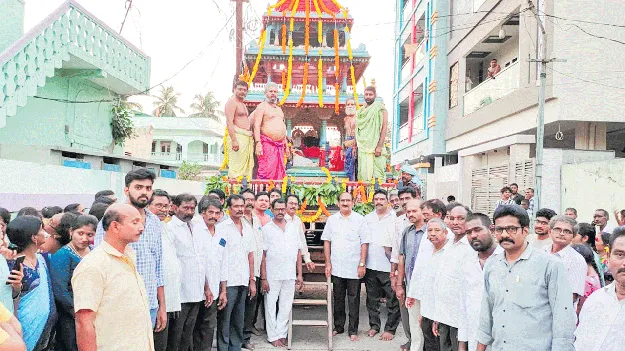 ఘనంగా సోమేశ్వరస్వామి రథోత్సవం