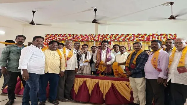 215 మంది టీడీపీలో చేరిక