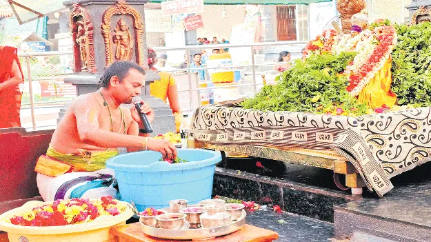 వాడపల్లి వెంకన్న ఆదాయం రూ.4.30 లక్షలు