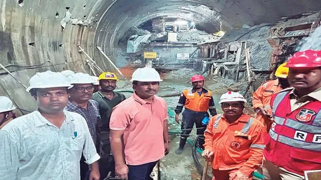 ఎస్‌ఎల్‌బీసీ టన్నెల్‌లో శిథిలాల పరిశీలన