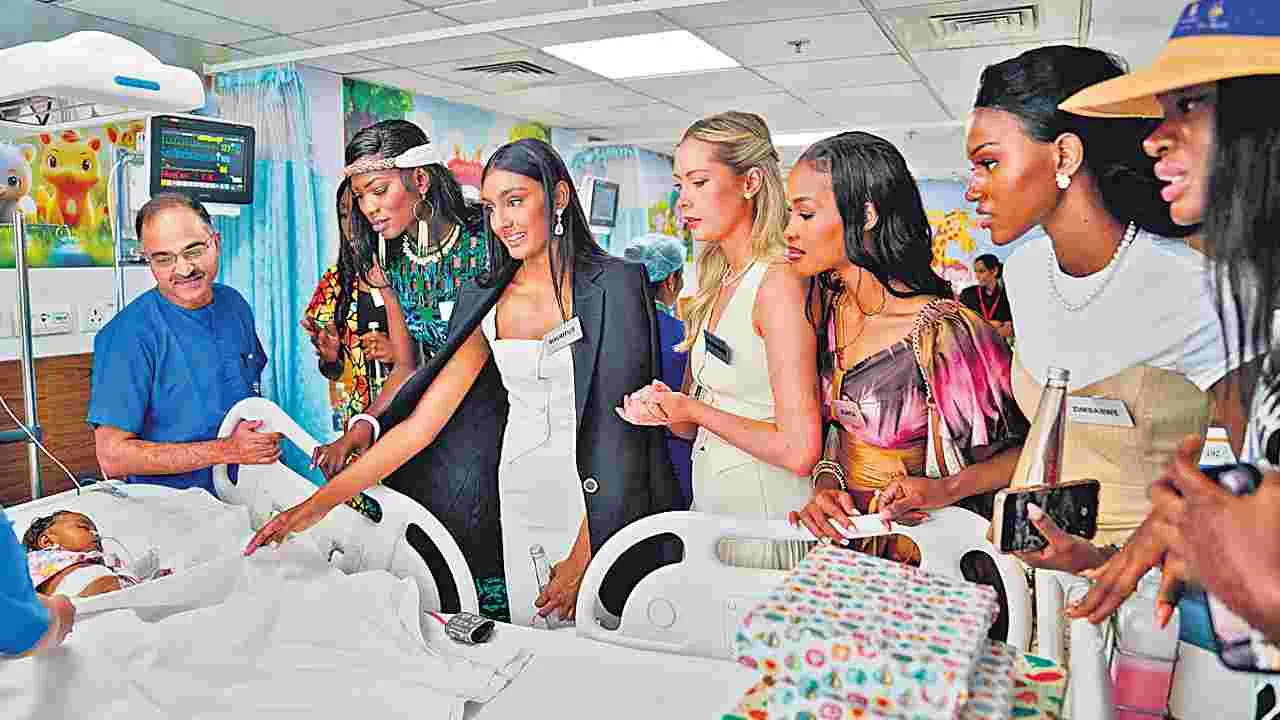Miss World Contestants: ఐసీయూలో పిల్లలతో.. అందాల భామల ముచ్చట్లు!