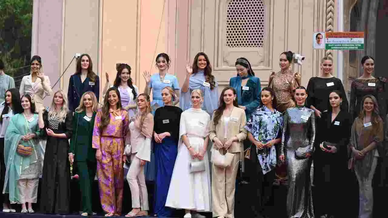 చార్మినార్ వద్ద ప్రపంచ అందాల భామల హెరిటేజ్ వాక్..