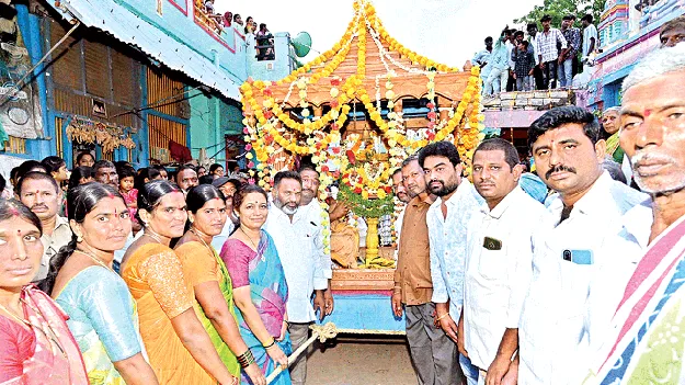 రమణీయం.. చెన్నకేశవస్వామి రథోత్సవం 