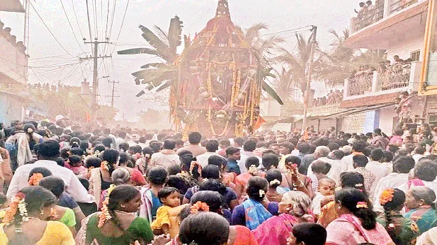 వైభవంగా చెన్నకేశవస్వామి రథోత్సవం