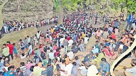 సలేశ్వరానికి పోటెత్తిన భక్తులు