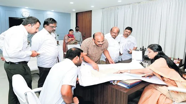 క్వారీ గోతుల పూడ్చివేతకు చర్యలు