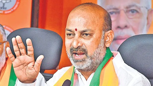 Bandi Sanjay: ఫీజు రీయింబర్స్మెంట్పై సర్కారు నిర్లక్ష్యం