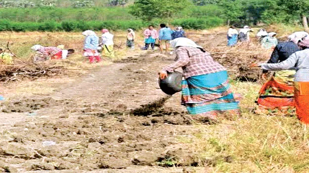 కేంద్రం నియంత్రణలోకి ‘ఉపాధి’