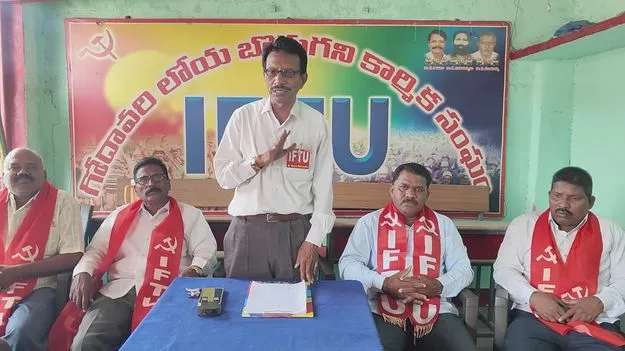 పోరాటాల ద్వారానే కార్మికుల హక్కులను కాపాడుకోగలుగుతాం