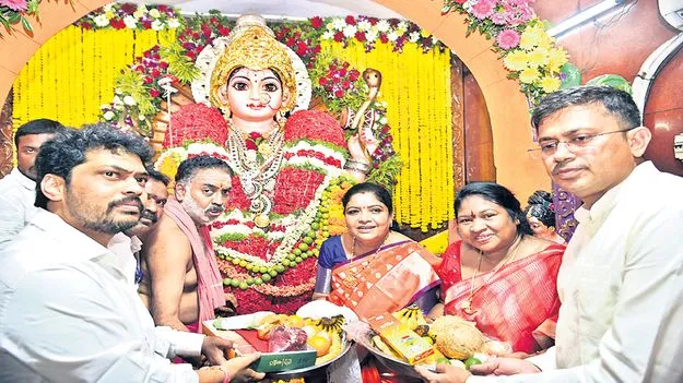 గిరిజనులు సుభిక్షంగా ఉండాలని మొక్కుకున్నా..