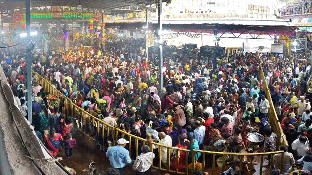   భక్తజనంతో పోటెత్తిన  తిరుపతి గంగమ్మ ఆలయం