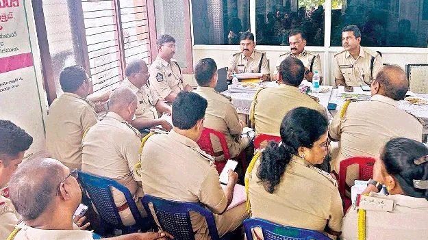 సారాపై నిఘా పెట్టండి