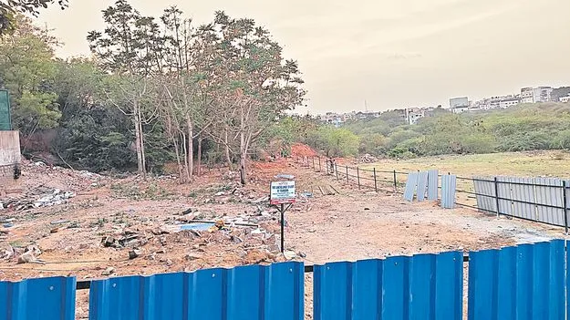 Hyderabad: 1200 కోట్ల ప్రభుత్వ భూమి పంచుకున్నారు
