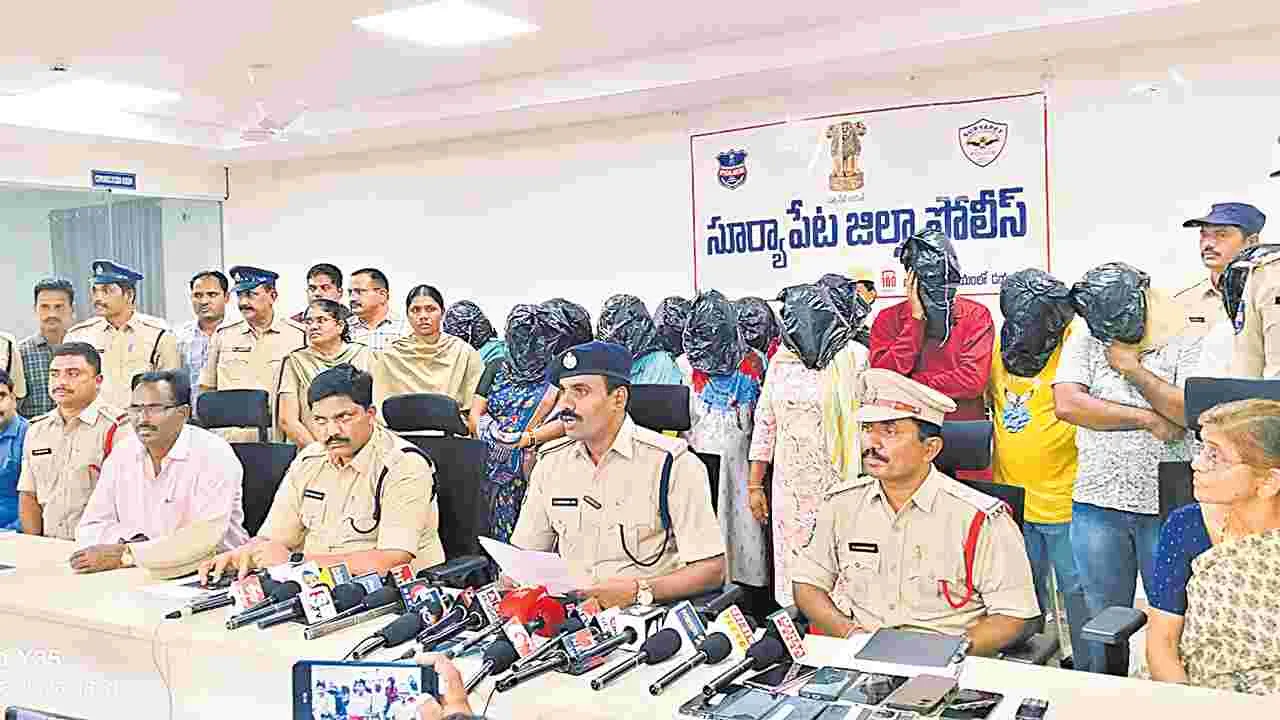 Suryapet police: అంతర్రాష్ట్ర శిశు విక్రయ ముఠాకు బేడీలు