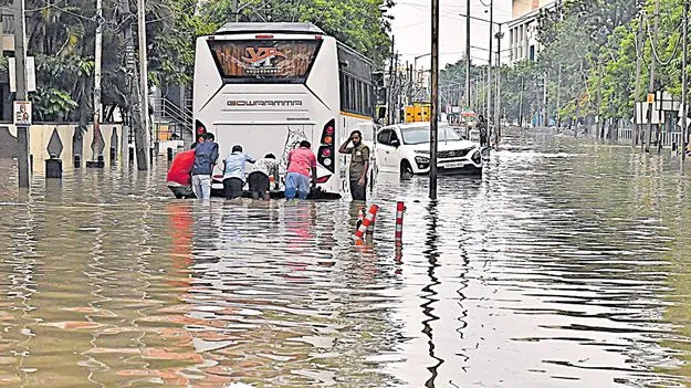 Heavy Rains: బెంగళూరులో వర్ష బీభత్సం