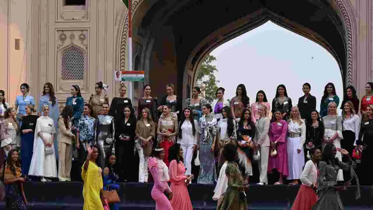 చార్మినార్ వద్ద ప్రపంచ అందాల భామల హెరిటేజ్ వాక్..