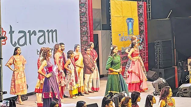 Traditional Handloom: అందాల భామలకు అందమైన డ్రెస్సులు