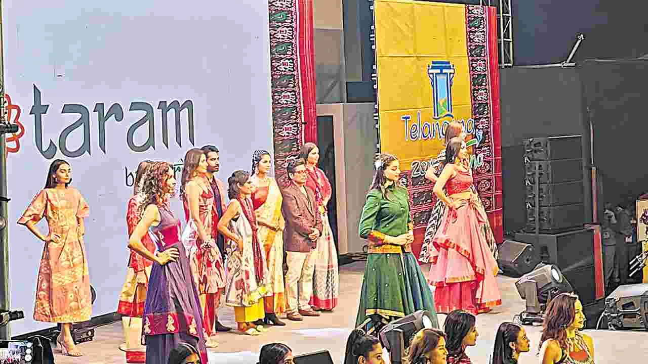 Traditional Handloom: అందాల భామలకు అందమైన డ్రెస్సులు