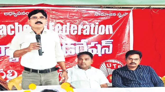 మోడల్‌ ప్రైమరీ స్కూళ్లలో ఎస్జీటీలనే హెచ్‌ఎంలుగా నియమించాలి