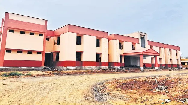 శరవేగంగా ఏకలవ్య భవన నిర్మాణాలు