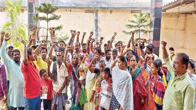 కార్మికులను పర్మినెంట్ చేయాలి