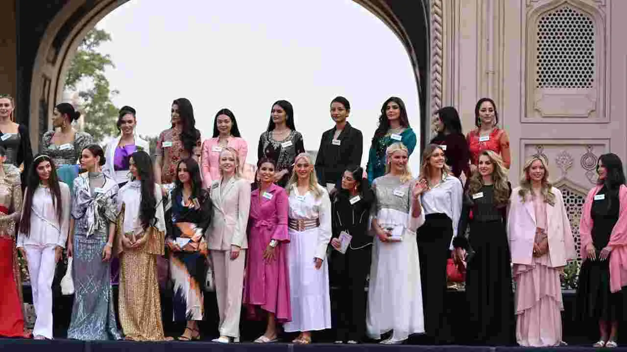 చార్మినార్ వద్ద ప్రపంచ అందాల భామల హెరిటేజ్ వాక్..