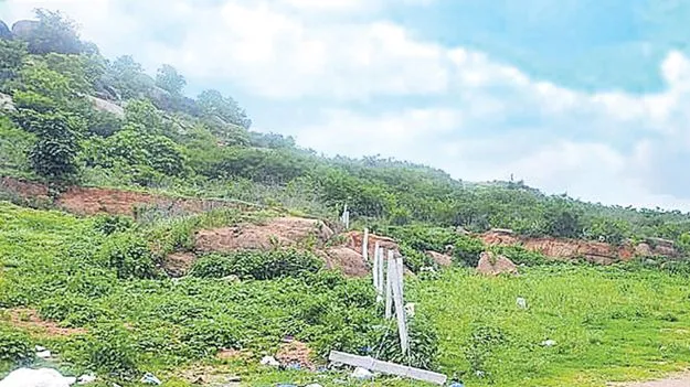 బంజారాహిల్స్‌లో దర్జాగా సర్కారు భూమి కబ్జా