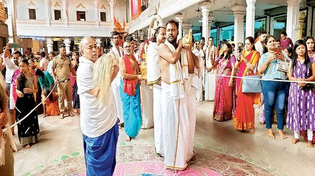 రమణీయం.. రాఘవేంద్రుడి స్వర్ణ పల్లకీ ఉత్సవం