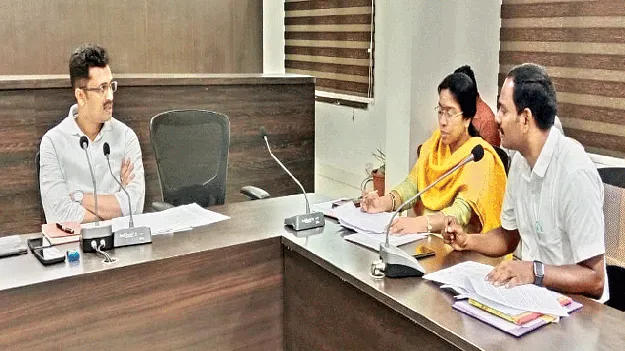 కనీస అక్షరజ్ఞానం ఉండాలి
