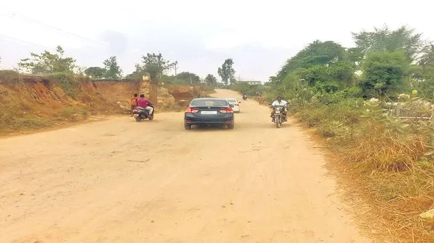 తాచేరుపై వంతెన నిర్మాణం ఎప్పుడో?