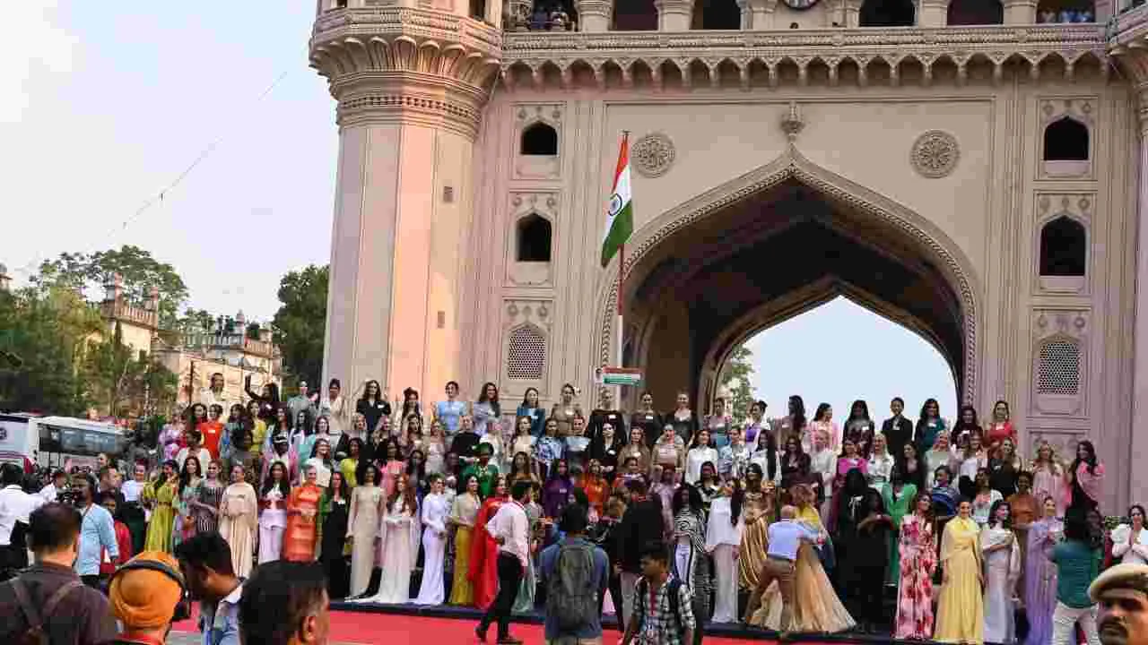 చార్మినార్ వద్ద ప్రపంచ అందాల భామల హెరిటేజ్ వాక్..