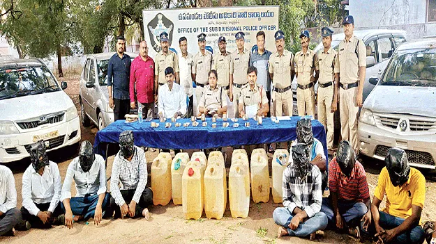 అంతర్రాష్ట్ర డీజిల్‌ దొంగల ముఠా అరెస్టు 