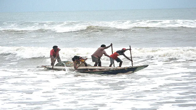 Fishermen at risk: మృత్యు వేట