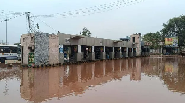 గుడివాడలో భారీ వర్షం