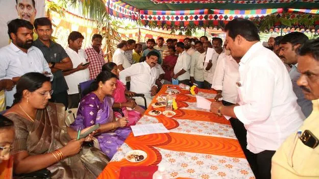  ప్రజాదర్బార్‌ వేదికగా సమస్యల పరిష్కారం