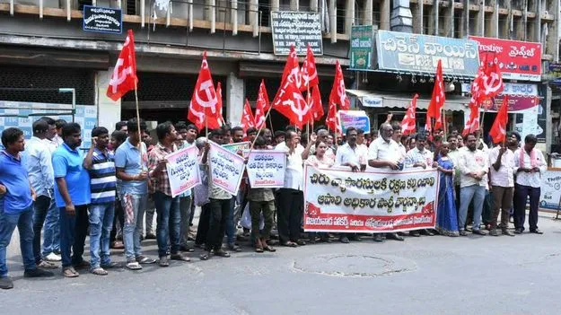  చిరు వ్యాపారులకు రక్షణ కల్పించాలి 