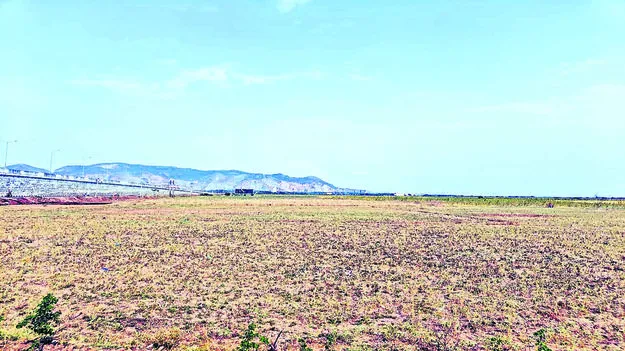 అందరిచూపు పరిటాల వైపు..!