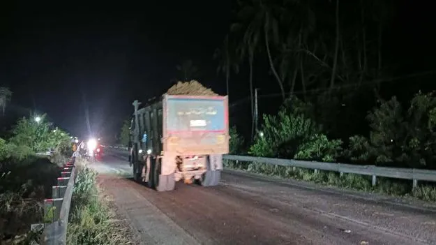 యథేచ్ఛగా మట్టి, బుసక రవాణా