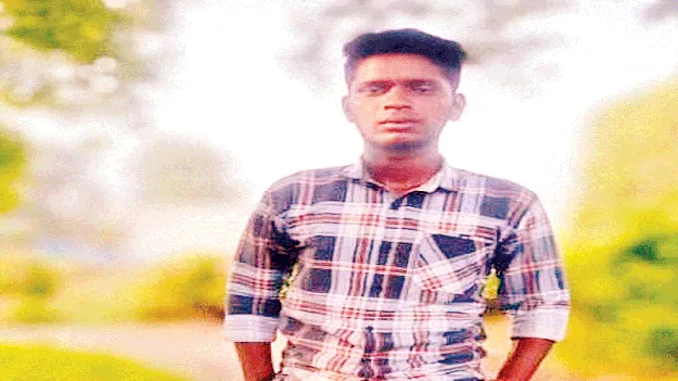 అదుపు తప్పి.. టైర్ల కిందకు దూసుకుపోయి