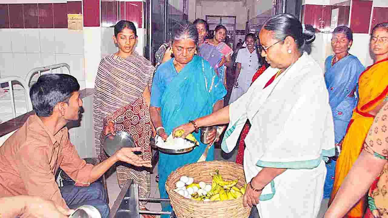 Government Hospitals: రోగులకు అరకొర భోజనం