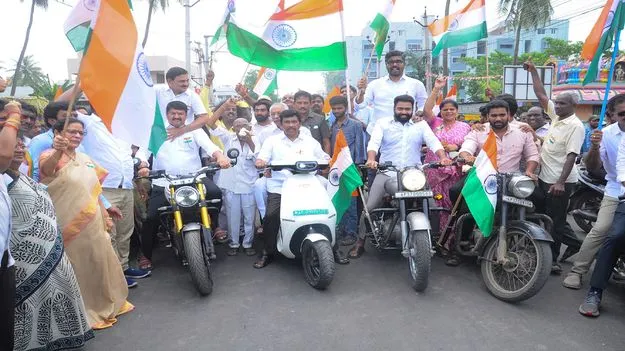 సిందూర్‌ సక్సెస్‌పై బైక్‌ ర్యాలీ