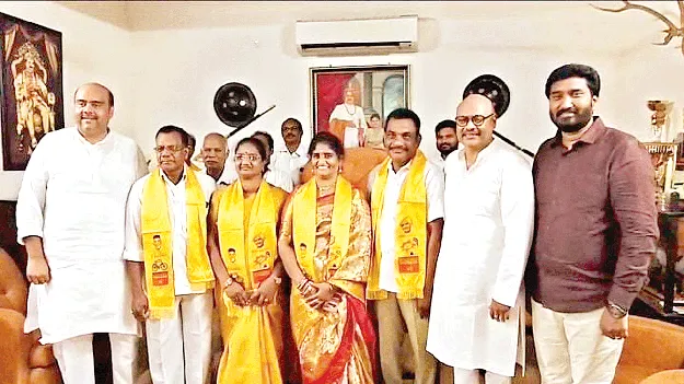 టీడీపీలో వైసీపీ కౌన్సిలర్ల చేరిక