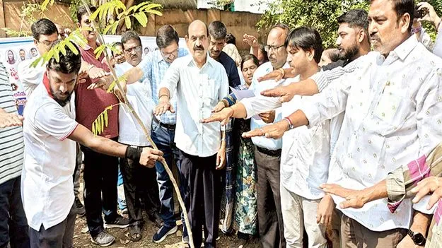 పరిసరాలను పరిశుభ్రంగా ఉంచుకోవాలి