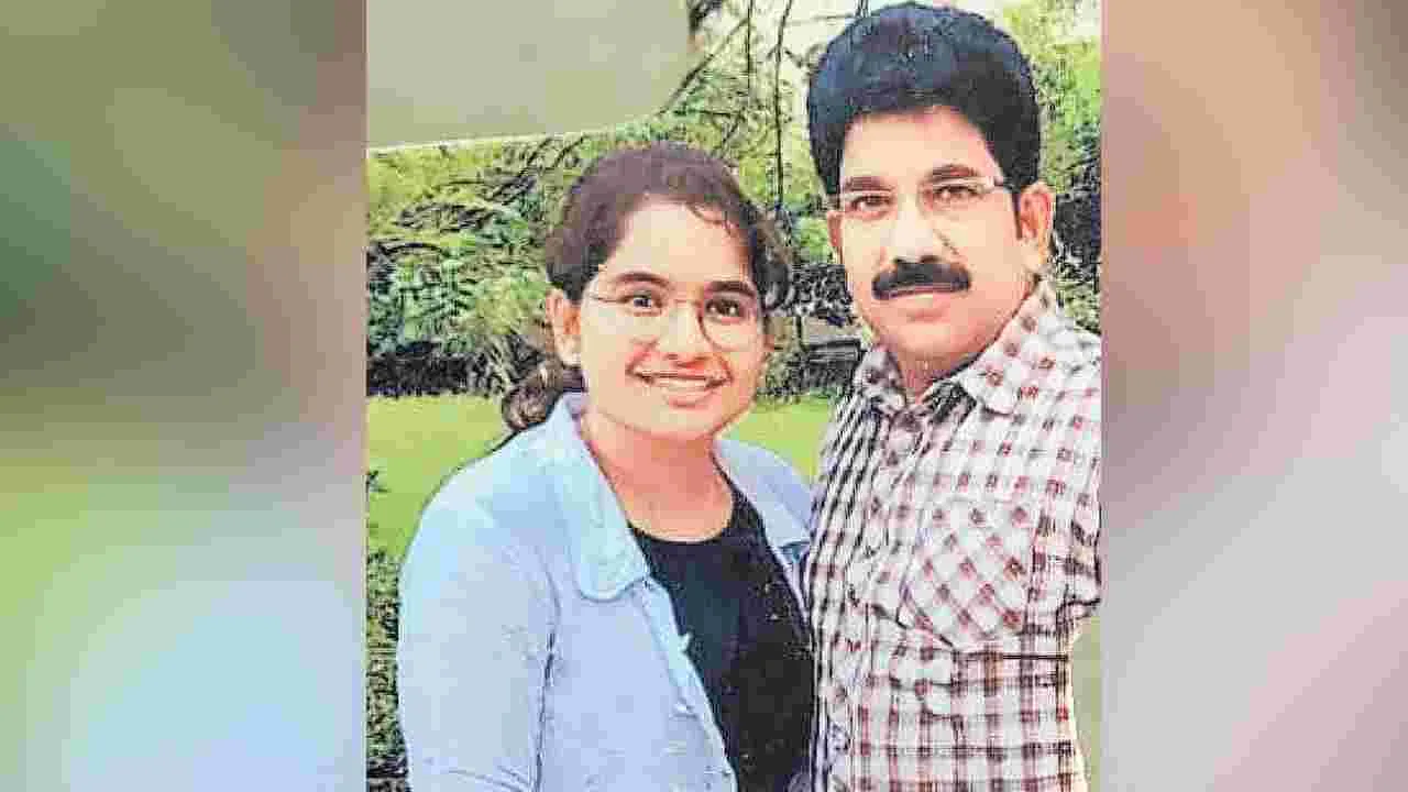 Road accident: కారు, డీసీఎం ఢీ.. తండ్రి, కూతురు మృతి