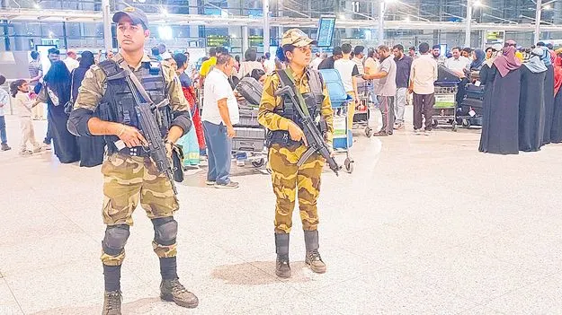 Police Alert: హైదరాబాద్‌లో పోలీస్‌ నిఘా