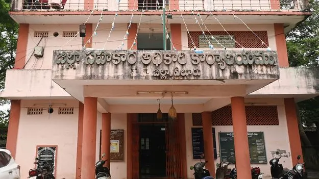 ఈకే వైసీతో బినామీలకు చెక్‌