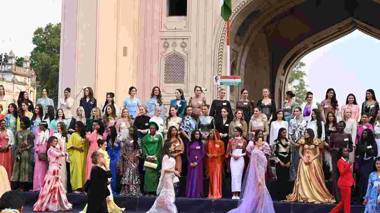 చార్మినార్ వద్ద ప్రపంచ అందాల భామల హెరిటేజ్ వాక్..